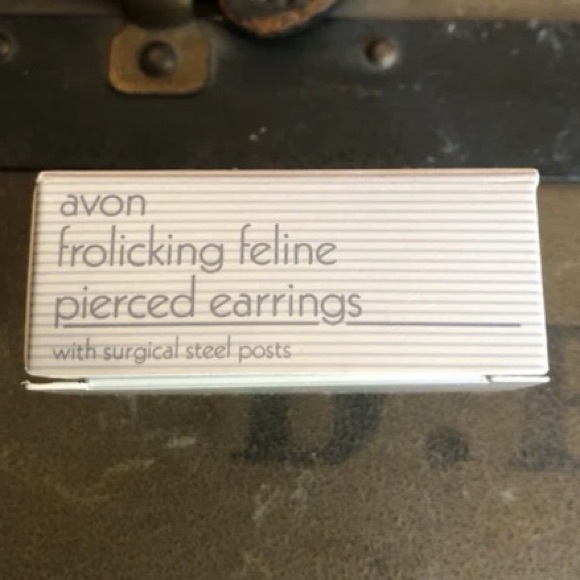 Avon Frolicking Feline Gold Cat and Silver Yarn Earrings - Picture 4 of 4